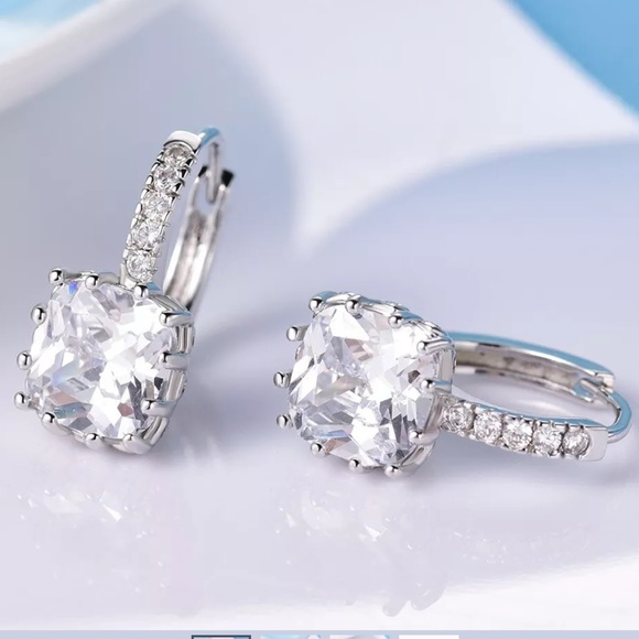 Jewelry - White Gold Sapphire hoops Earrings